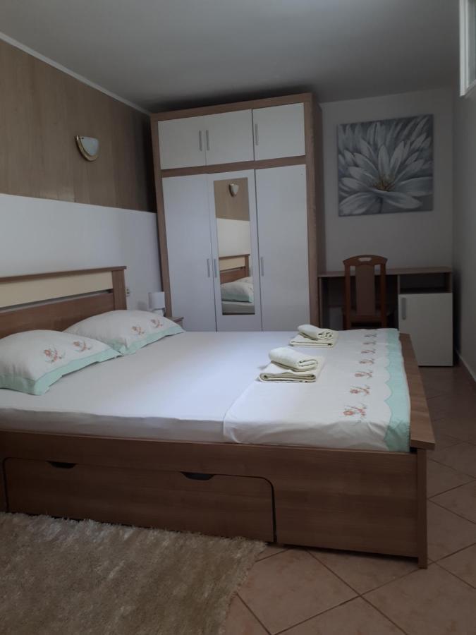 Maja Apartament *